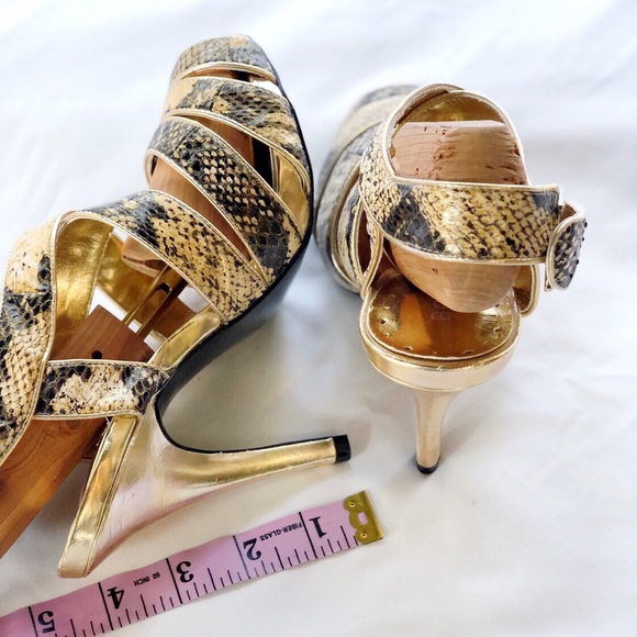 NWOT BCBG Phyton Snakeskin Heels - Picture 2 of 5